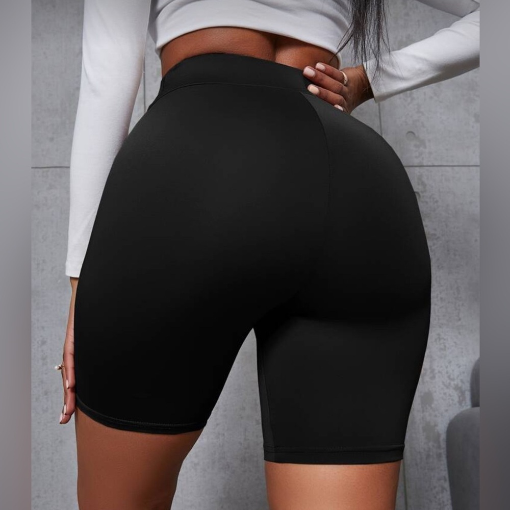 NWOT ⚜️🖤⚜️ Laina Rauma black biker shorts